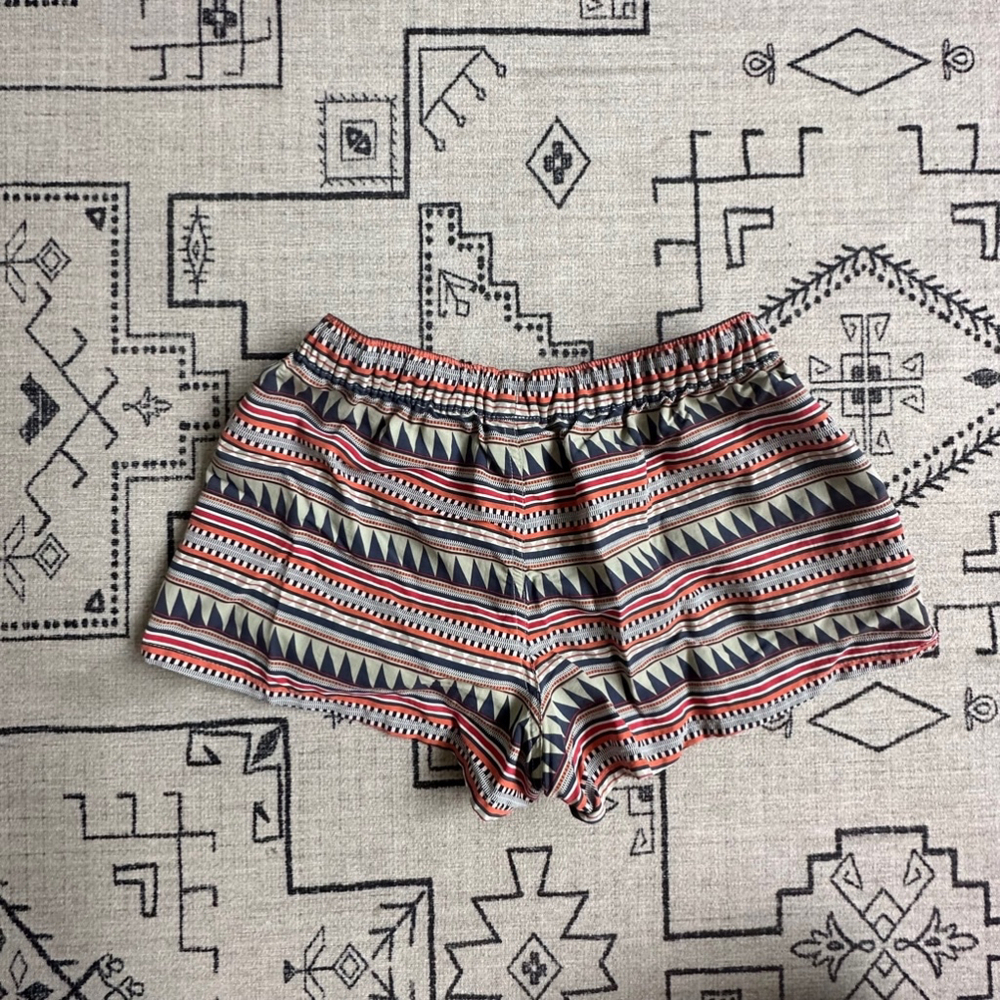 Patagonia Shorts geometric pattern size small